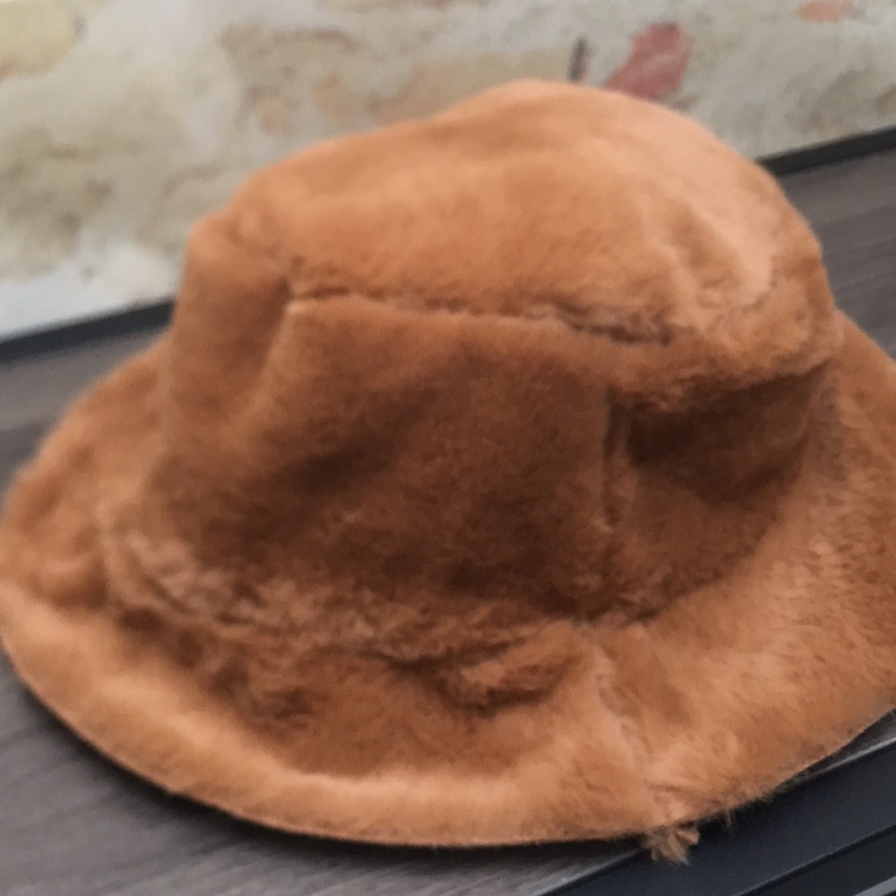 New 2-In-1 Reversible Fuzzy Faux Fur and Suede Trim Bucket Hat - Picture 4 of 6